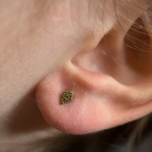 Titāna rombveida rombveida teksturēta labret spraudnis