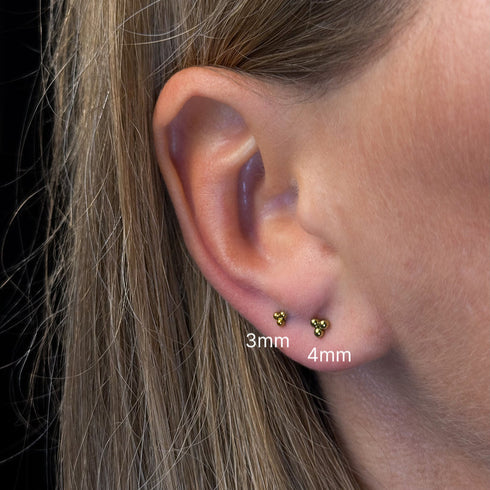 Titāna trīsvienības pērlīšu labrets